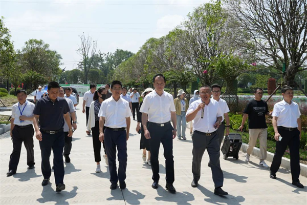 【集團簡訊】國家農(nóng)業(yè)農(nóng)村局、江蘇省農(nóng)業(yè)農(nóng)村廳、江蘇省人力資源和社會保障廳、泰州市人民政府參觀調(diào)研團蒞臨好潤集團