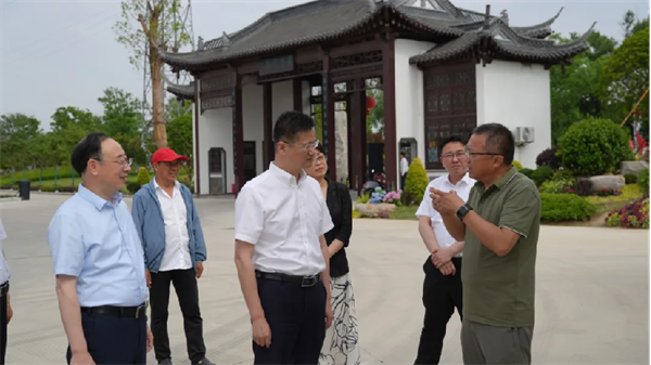 【集團(tuán)簡(jiǎn)訊】劉區(qū)長(zhǎng)帶隊(duì)蒞臨好潤(rùn)集團(tuán)開(kāi)展調(diào)研走訪活動(dòng)
